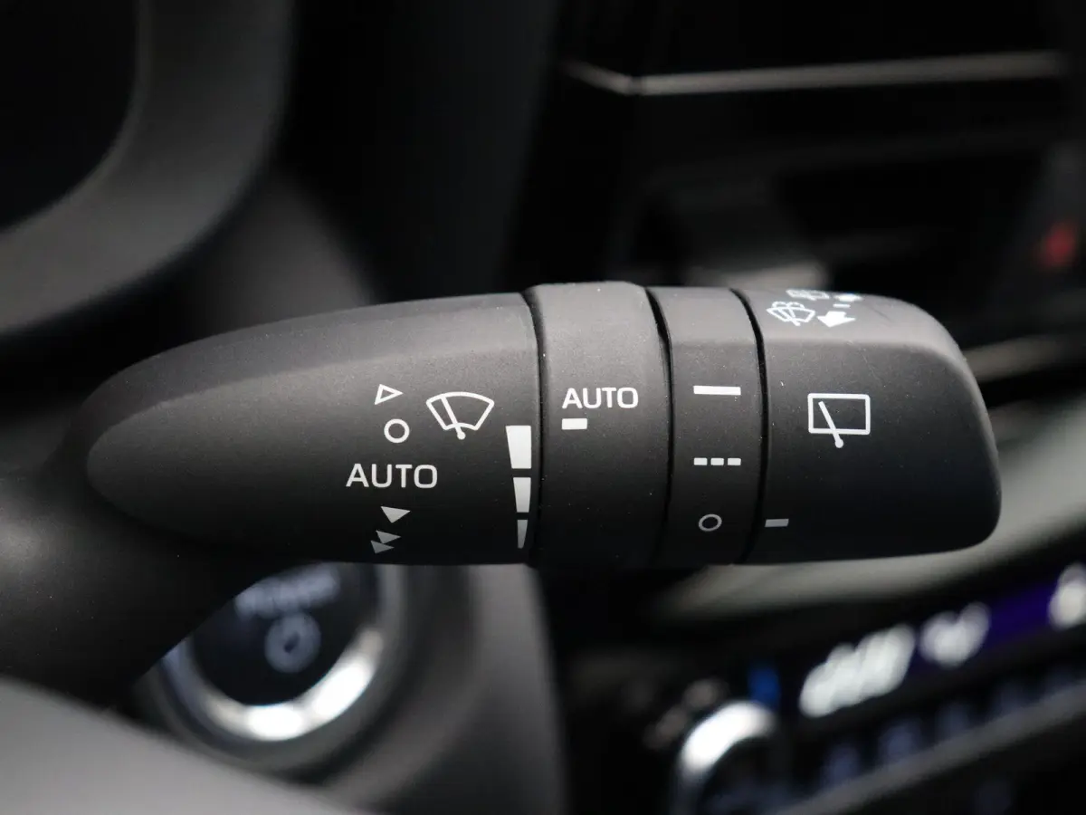 1.5 Hybrid 115 Dynamic | Stoelverwarming | Stuurwielverwarming | Apple Carplay & Android Auto |
