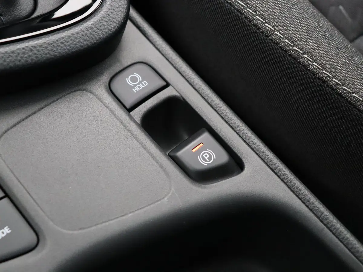 1.5 Hybrid 115 Dynamic | Stoelverwarming | Stuurwielverwarming | Apple Carplay & Android Auto |
