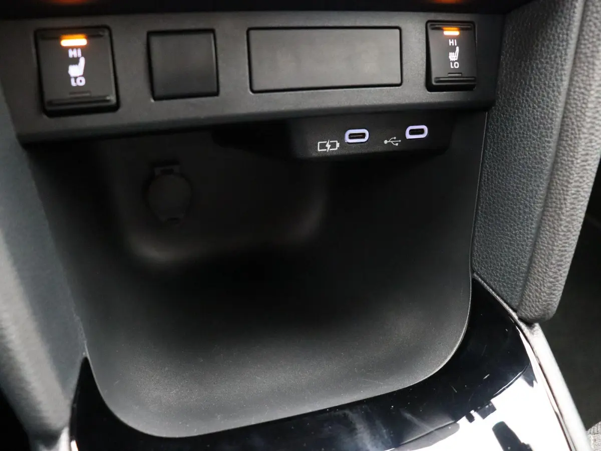 1.5 Hybrid 115 Dynamic | Stoelverwarming | Stuurwielverwarming | Apple Carplay & Android Auto |