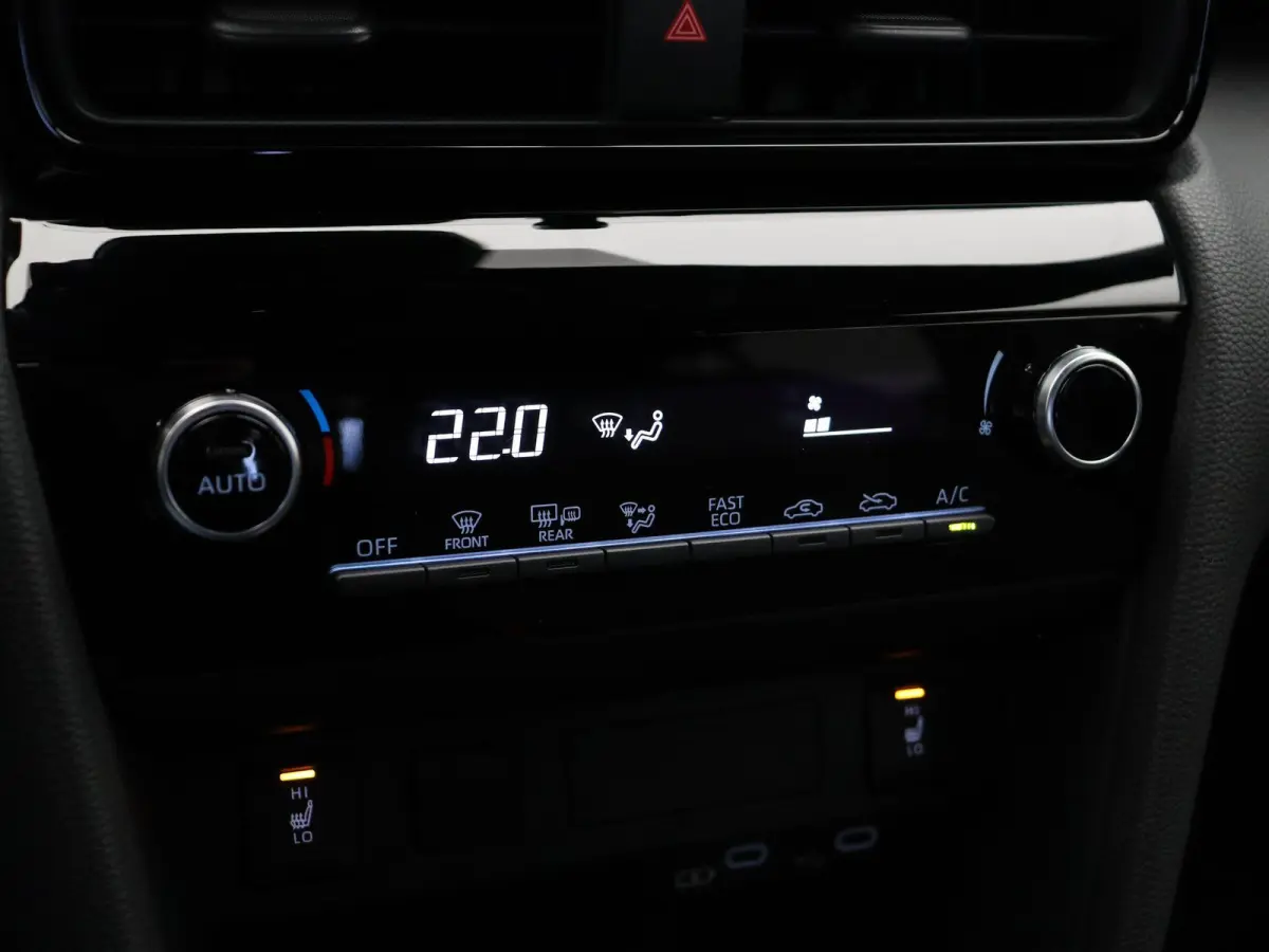 1.5 Hybrid 115 Dynamic | Stoelverwarming | Stuurwielverwarming | Apple Carplay & Android Auto |