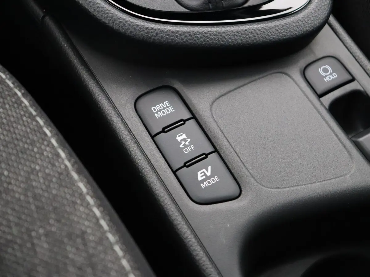 1.5 Hybrid 115 Dynamic | Stoelverwarming | Stuurwielverwarming | Apple Carplay & Android Auto |
