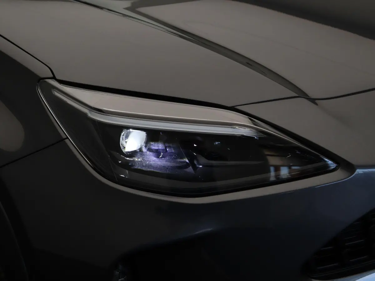 1.5 Hybrid 115 Dynamic | Stoelverwarming | Stuurwielverwarming | Apple Carplay & Android Auto |