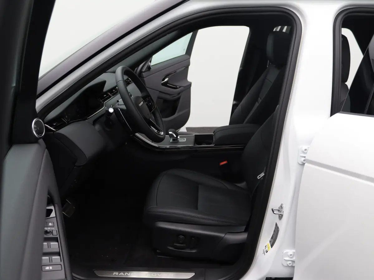 1.5 P270e PHEV AWD SE Dynamic Edition Elektrische trekhaak | Panorama dak | 20" L.M. | Black Pack
