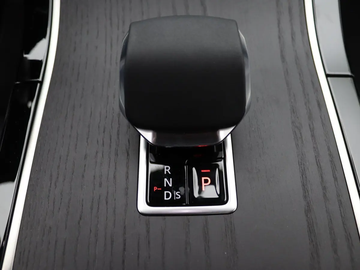 1.5 P270e PHEV AWD SE Dynamic Edition Elektrische trekhaak | Panorama dak | 20" L.M. | Black Pack