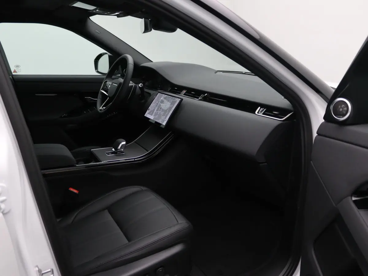 1.5 P270e PHEV AWD SE Dynamic Edition Elektrische trekhaak | Panorama dak | 20" L.M. | Black Pack