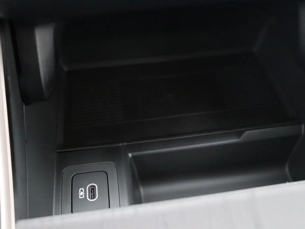 1.5 P270e PHEV AWD SE Dynamic Edition Elektrische trekhaak | Panorama dak | 20" L.M. | Black Pack