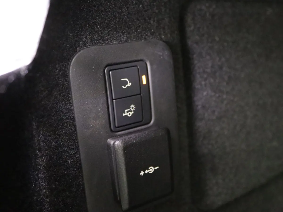 1.5 P270e PHEV AWD SE Dynamic Edition Elektrische trekhaak | Panorama dak | 20" L.M. | Black Pack