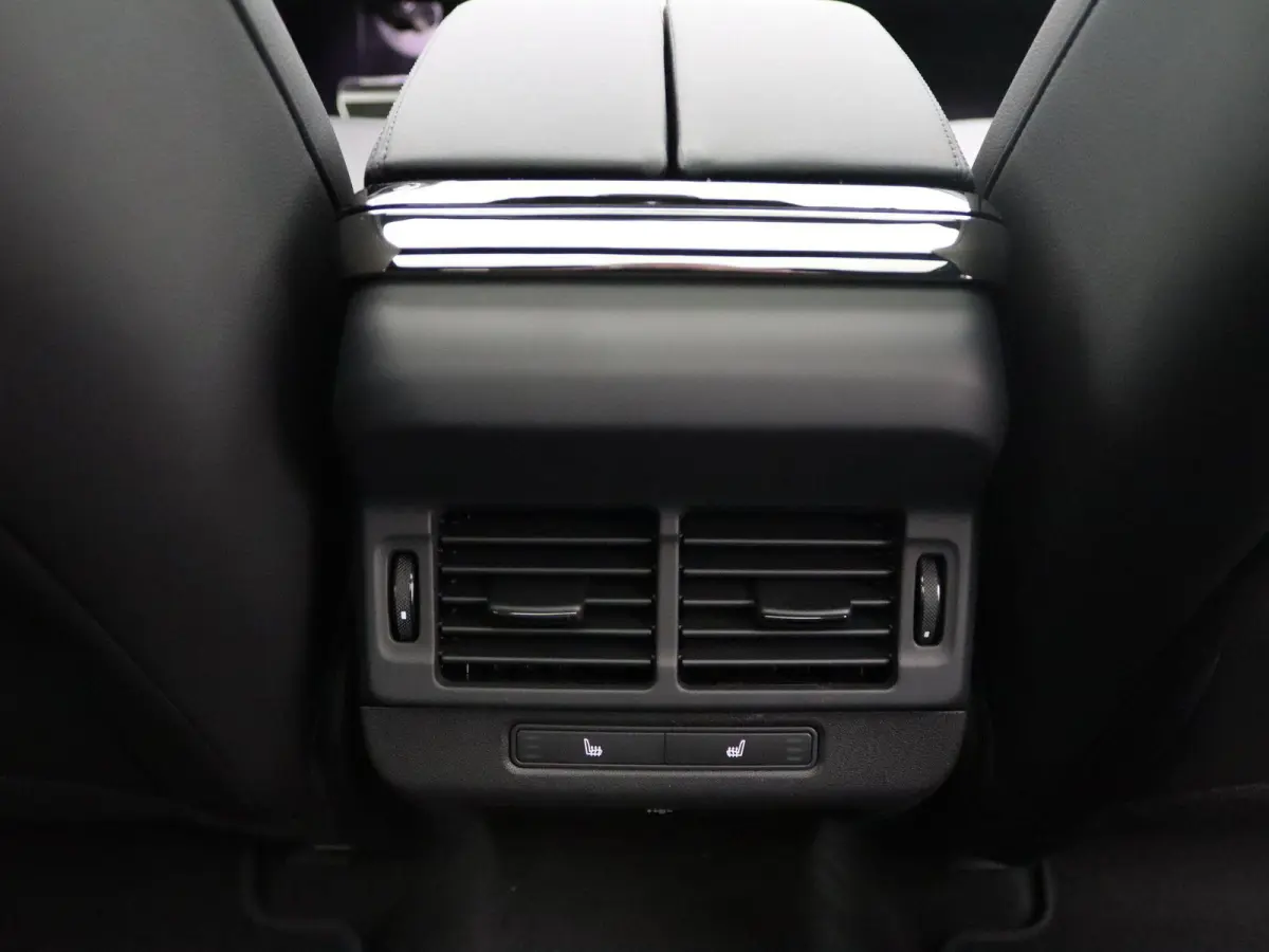 1.5 P270e PHEV AWD SE Dynamic Edition Elektrische trekhaak | Panorama dak | 20" L.M. | Black Pack