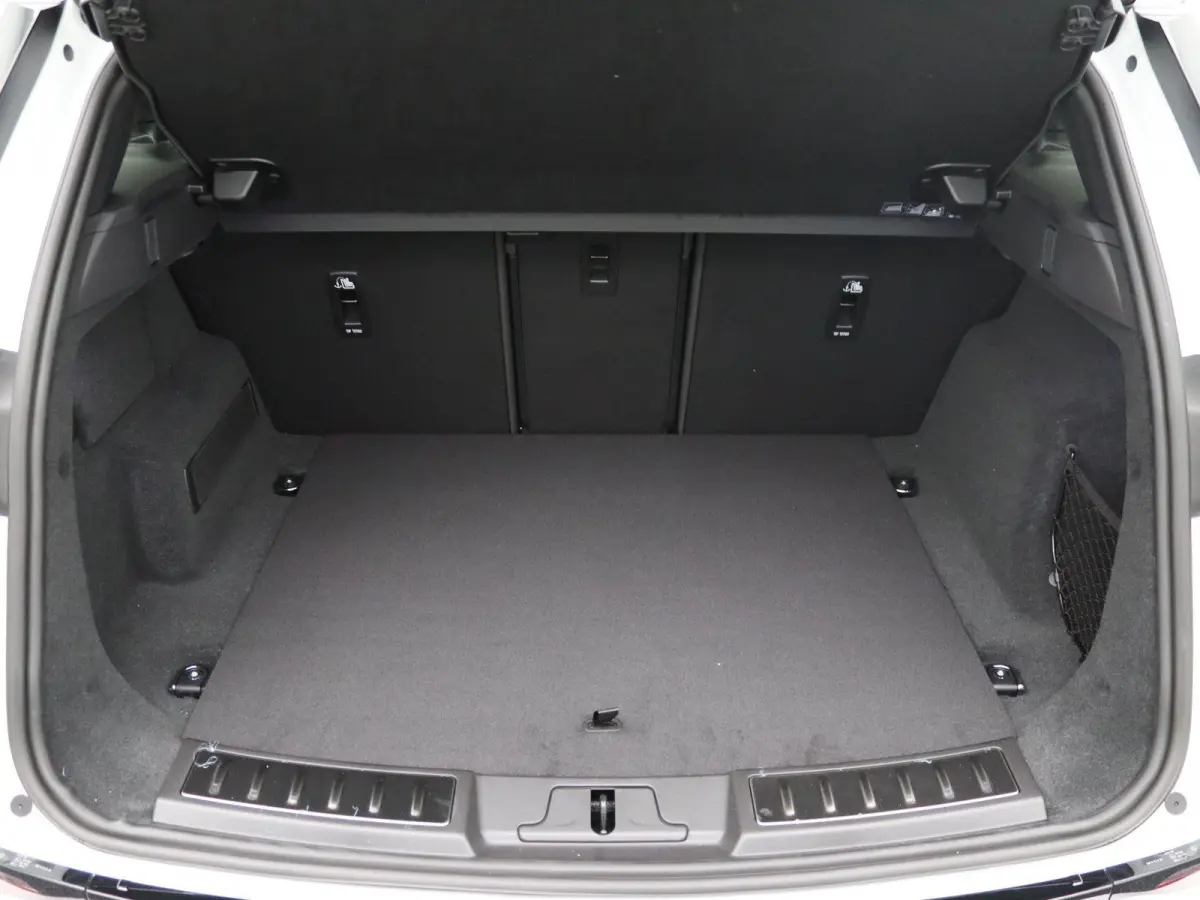 1.5 P270e PHEV AWD SE Dynamic Edition Elektrische trekhaak | Panorama dak | 20" L.M. | Black Pack