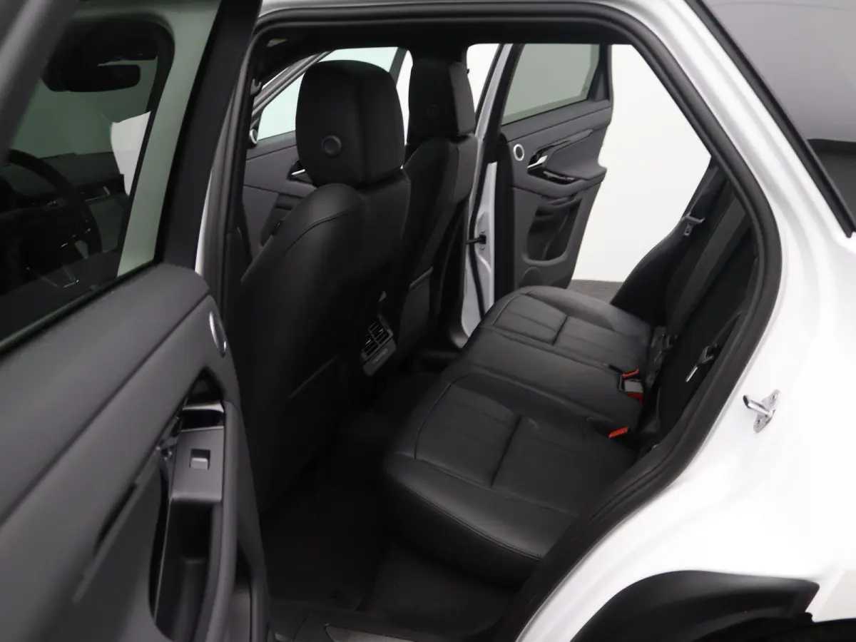 1.5 P270e PHEV AWD SE Dynamic Edition Elektrische trekhaak | Panorama dak | 20" L.M. | Black Pack