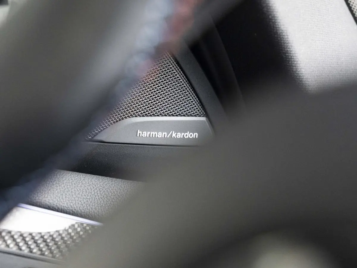 M40i | High Executive | M Sport Plus Pack | Macaoblauw | Stuurwielrand verwarmd | Comfort Access | Panoramadak | Head-Up Display | Harman Kardon | 21''