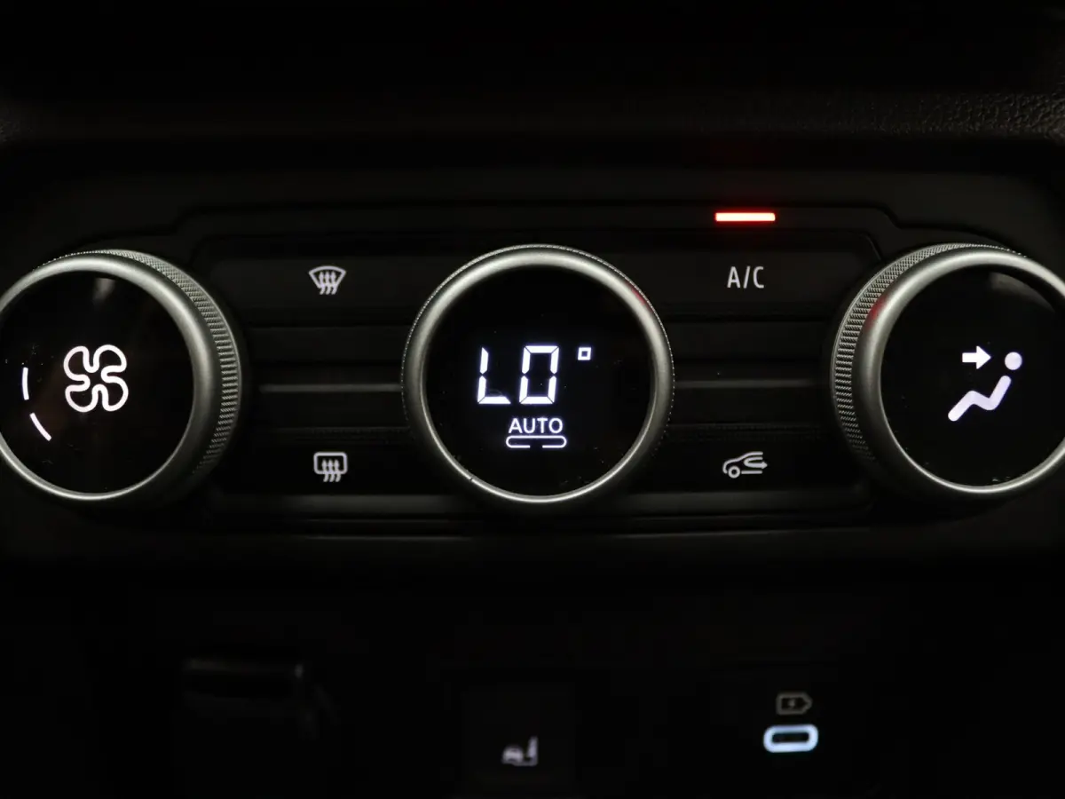 140pk Hybrid Extreme 7p. Apple Carplay/Android Auto | Climate
