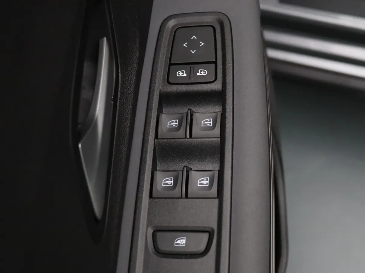 140pk Hybrid Extreme 7p. Apple Carplay/Android Auto | Climate