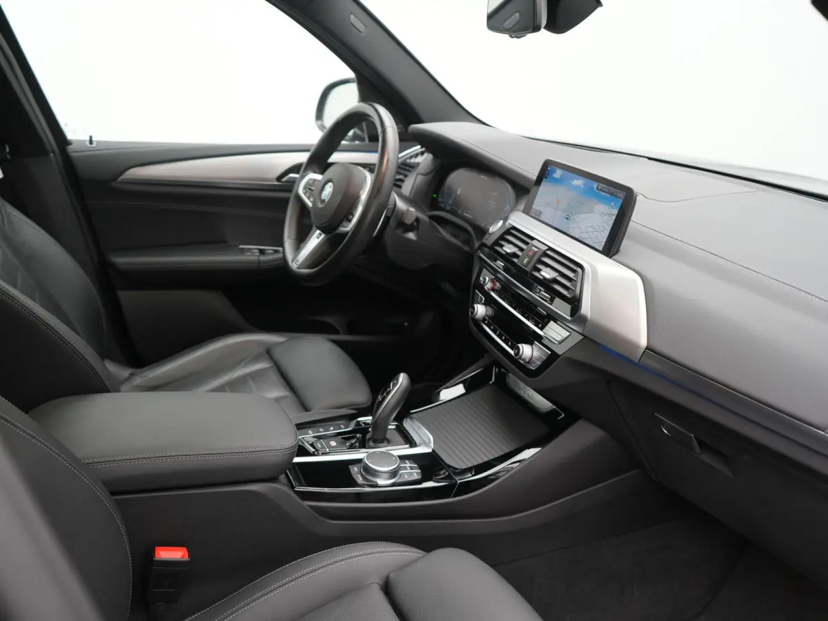 xDrive30e M Sport PHEV 293pk Dealer O.H. | Panodak | Adaptive Cruise | Head Up | 360 Camera | Harman / Kardon | Lederen Sportstoelen Ventilatie & Memory | Keyless | Blis | Stoelen & Stuur Ve