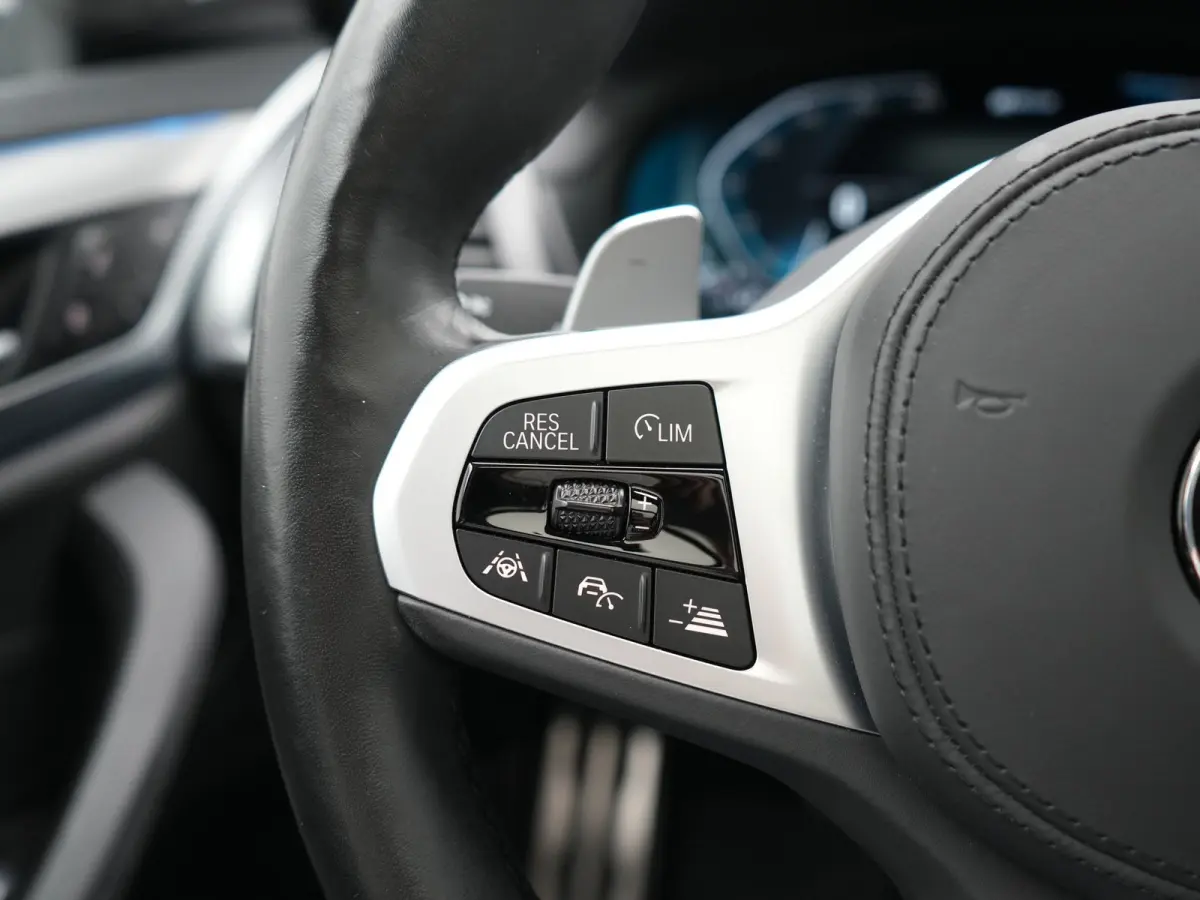 xDrive30e M Sport PHEV 293pk Dealer O.H. | Panodak | Adaptive Cruise | Head Up | 360 Camera | Harman / Kardon | Lederen Sportstoelen Ventilatie & Memory | Keyless | Blis | Stoelen & Stuur Ve