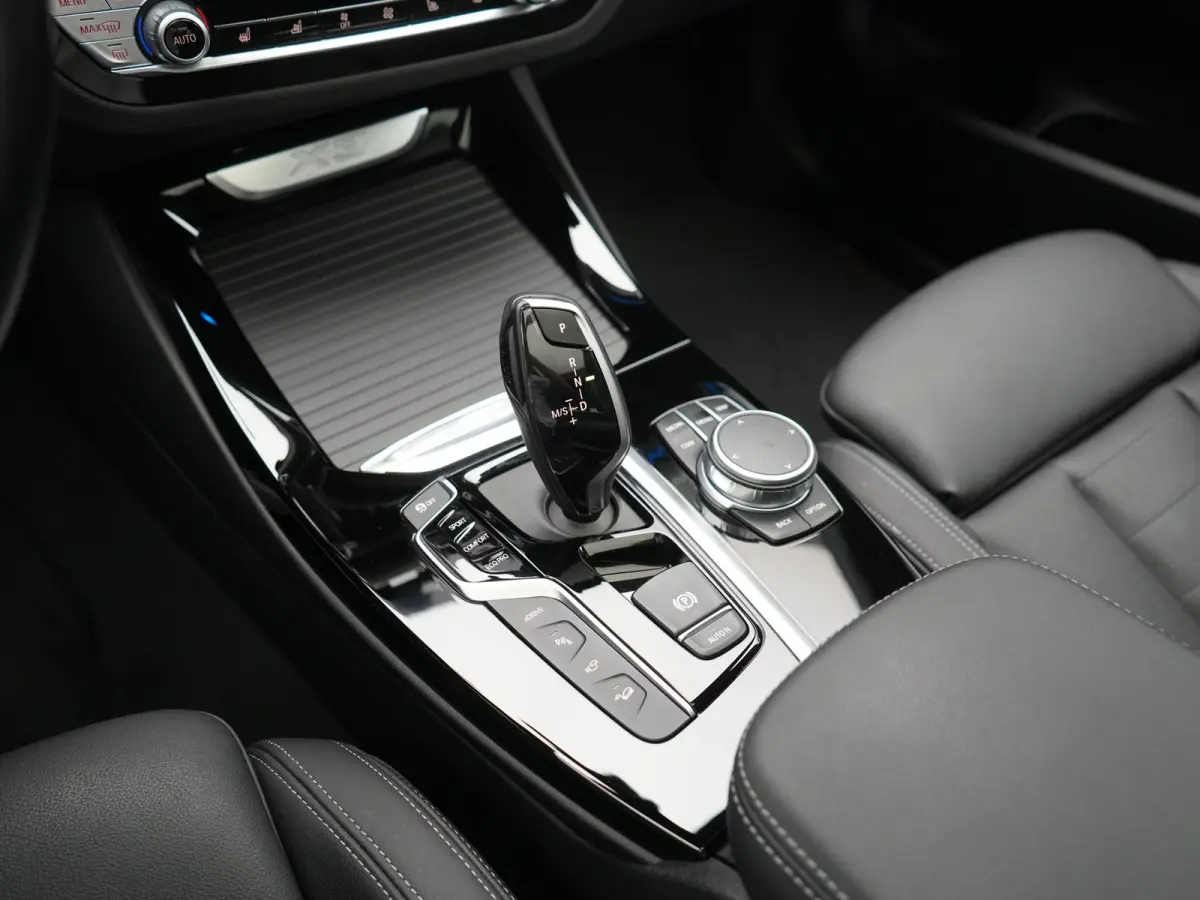 xDrive30e M Sport PHEV 293pk Dealer O.H. | Panodak | Adaptive Cruise | Head Up | 360 Camera | Harman / Kardon | Lederen Sportstoelen Ventilatie & Memory | Keyless | Blis | Stoelen & Stuur Ve