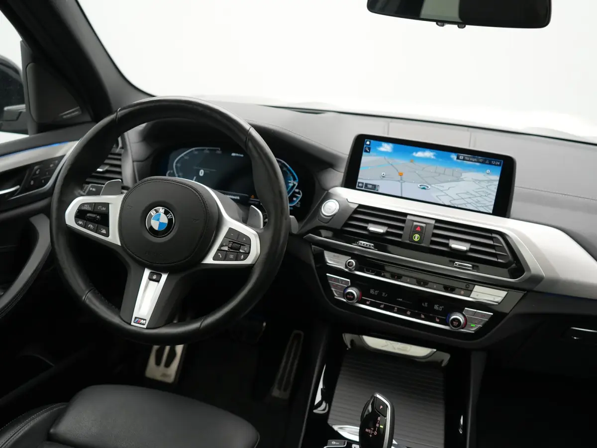 xDrive30e M Sport PHEV 293pk Dealer O.H. | Panodak | Adaptive Cruise | Head Up | 360 Camera | Harman / Kardon | Lederen Sportstoelen Ventilatie & Memory | Keyless | Blis | Stoelen & Stuur Ve