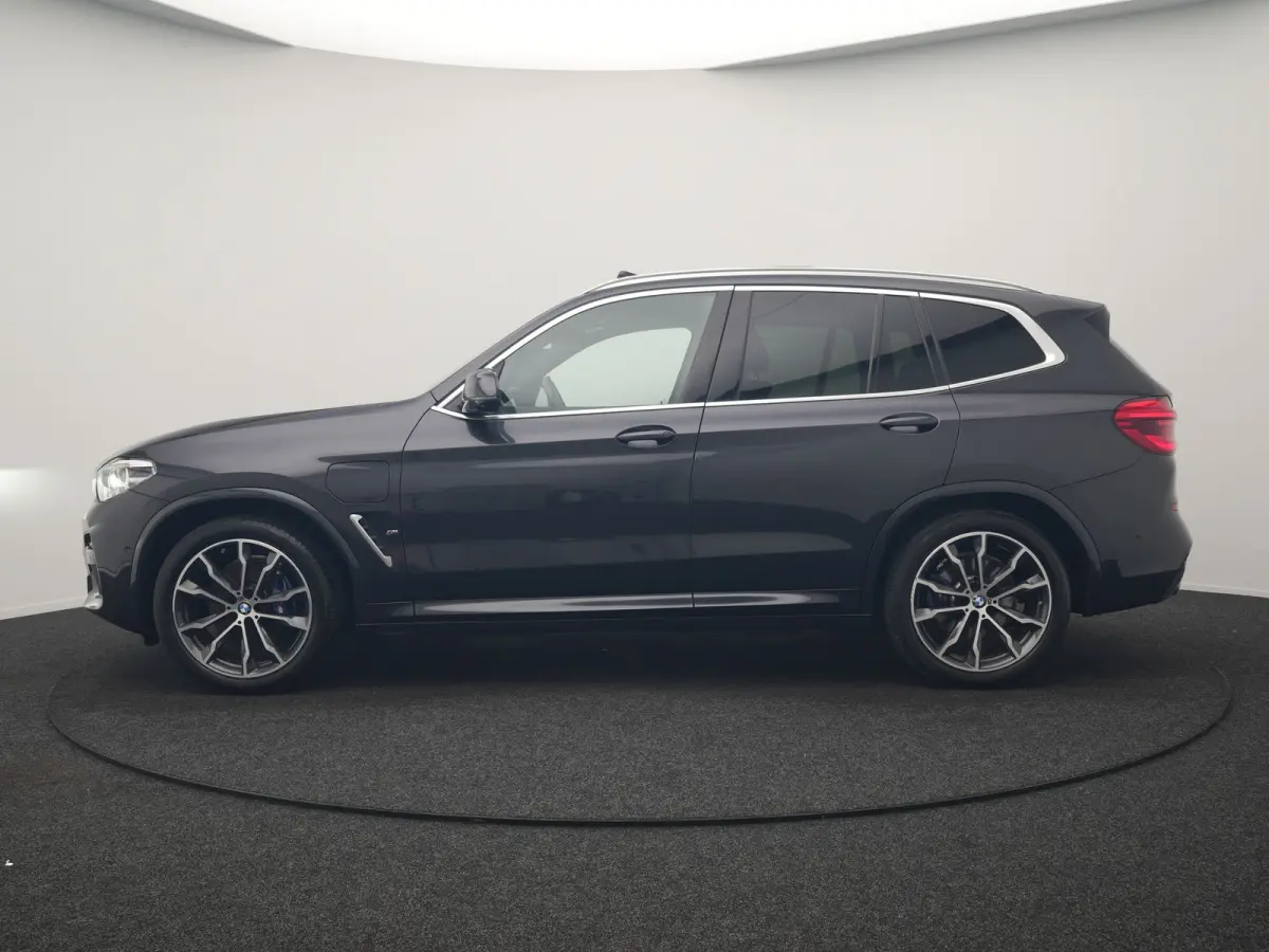 xDrive30e M Sport PHEV 293pk Dealer O.H. | Panodak | Adaptive Cruise | Head Up | 360 Camera | Harman / Kardon | Lederen Sportstoelen Ventilatie & Memory | Keyless | Blis | Stoelen & Stuur Ve