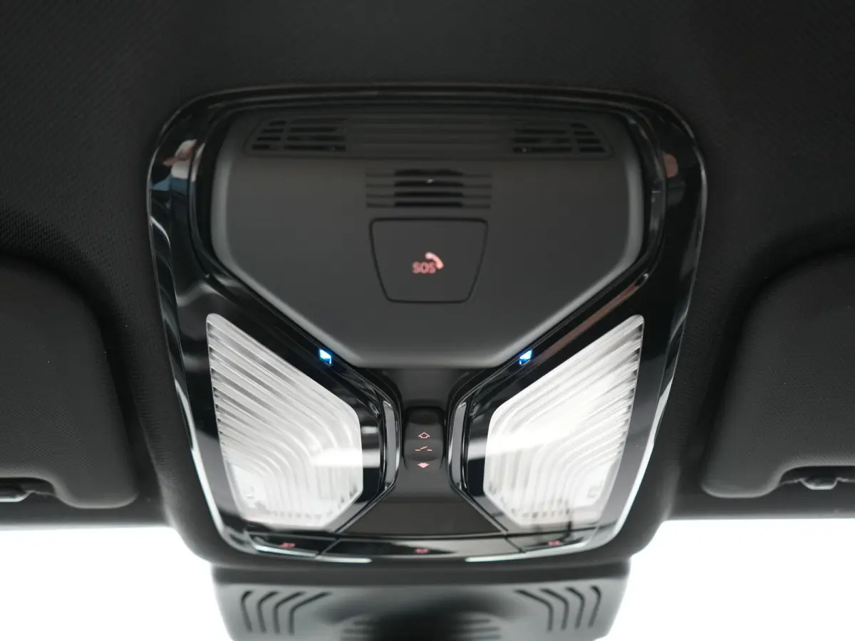 xDrive30e M Sport PHEV 293pk Dealer O.H. | Panodak | Adaptive Cruise | Head Up | 360 Camera | Harman / Kardon | Lederen Sportstoelen Ventilatie & Memory | Keyless | Blis | Stoelen & Stuur Ve