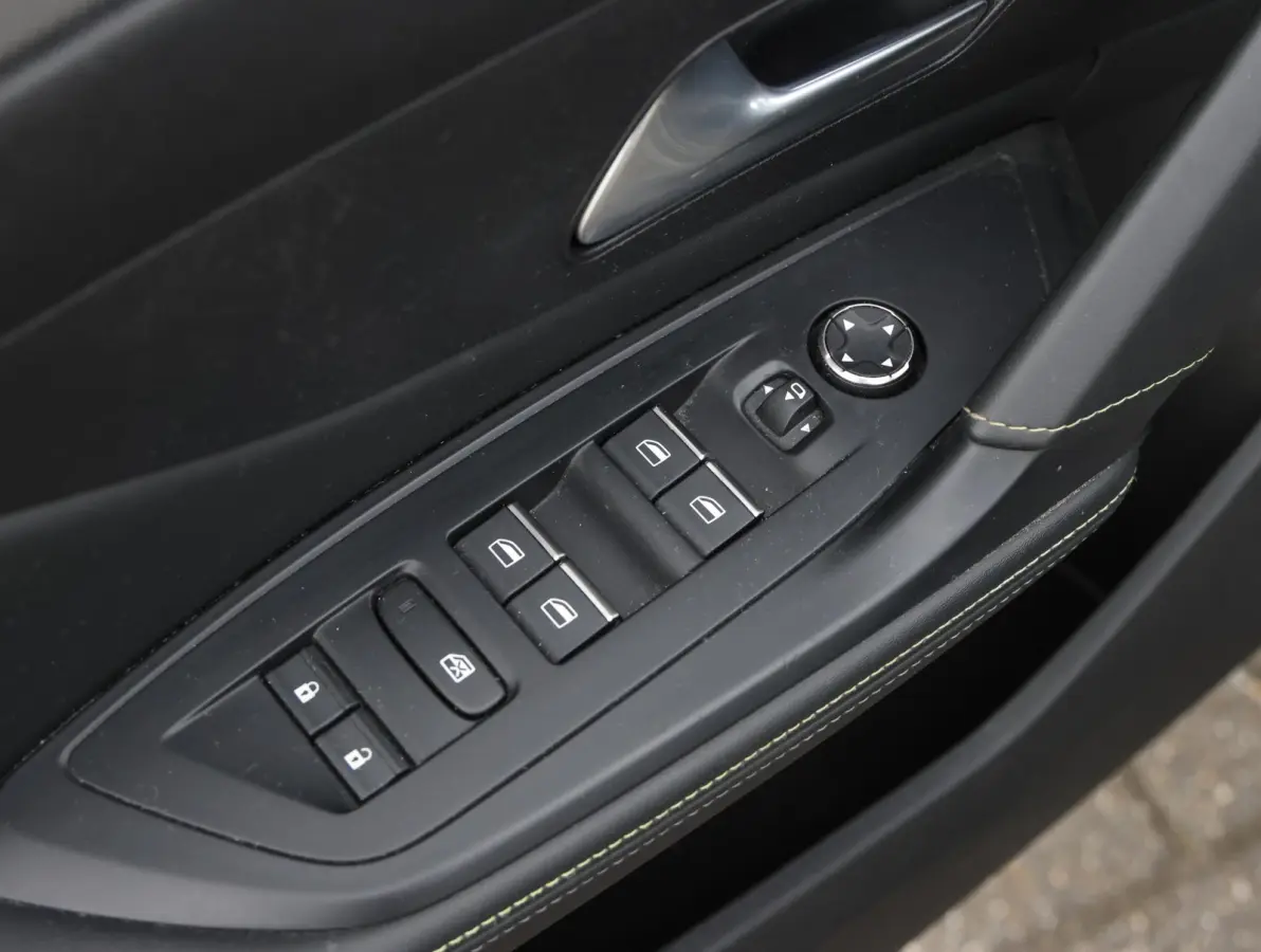 1.6 HYbrid 180 GT Pack Business 1e Eigenaar | FOCAL Hi-Fi | Trekhaak | Achterklep Handsfree | Stoelverwarming | Apple Carplay & Android Auto