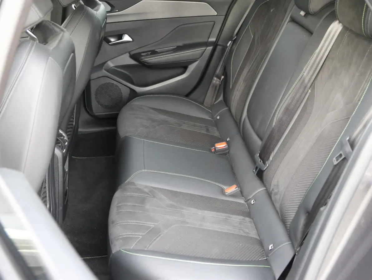1.6 HYbrid 180 GT Pack Business 1e Eigenaar | FOCAL Hi-Fi | Trekhaak | Achterklep Handsfree | Stoelverwarming | Apple Carplay & Android Auto