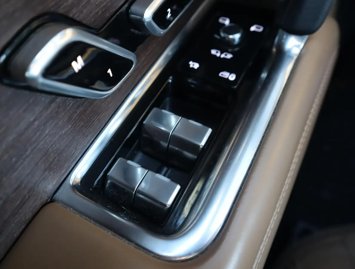 3.0 P510e Autobiography PHEV | Pano | Stoel en stuurverwarming | Memoty seats voor en achter | 360 camera | Trekhaak