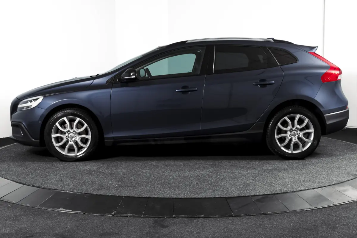 1.5 T3 150 PK Polar+ Luxury - Automaat Orig. NL | Panodak | Adapt. Cruise | Harman/Kardon | Stoelverw. | Standkachel | PDC | Camera | NAV | ECC | Afn.Trekhaak | LM 17" |
