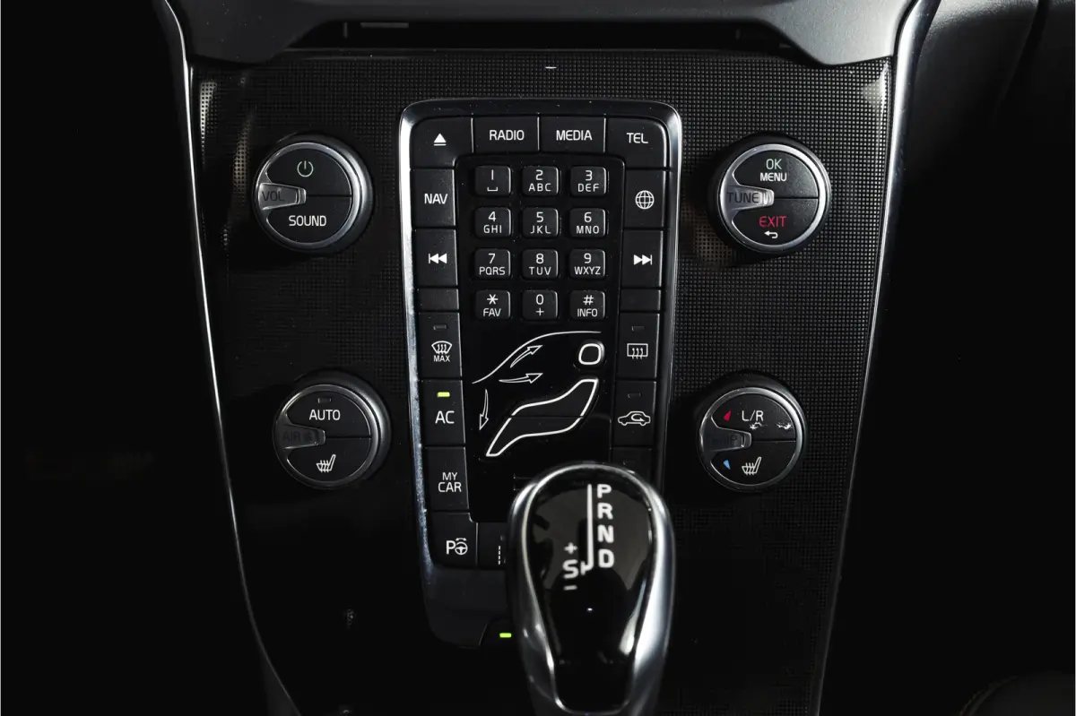 1.5 T3 150 PK Polar+ Luxury - Automaat Orig. NL | Panodak | Adapt. Cruise | Harman/Kardon | Stoelverw. | Standkachel | PDC | Camera | NAV | ECC | Afn.Trekhaak | LM 17" |