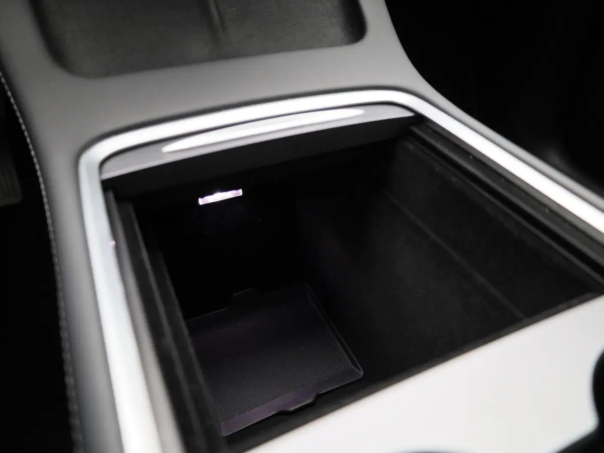 Long Range AWD 75 kWh | PANORAMADAK | APPLE CARPLAY | ANDROID AUTO | ACHTERUITRIJCAMERA | PARKEERSENSOREN | ELEKTRISCHE STOELEN | NAVGATIE | LED VERLICHTING | LICHTMETALEN VELGEN |