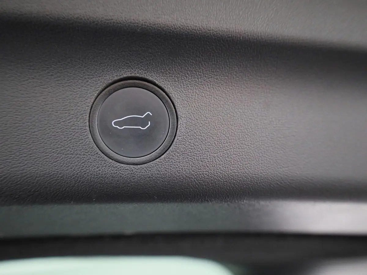 Long Range AWD 75 kWh | PANORAMADAK | APPLE CARPLAY | ANDROID AUTO | ACHTERUITRIJCAMERA | PARKEERSENSOREN | ELEKTRISCHE STOELEN | NAVGATIE | LED VERLICHTING | LICHTMETALEN VELGEN |