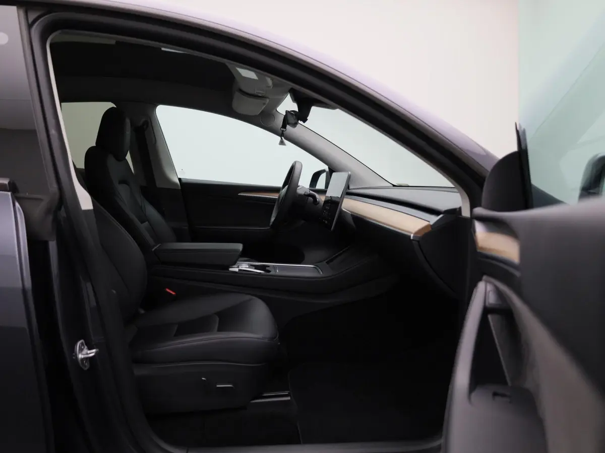 Long Range AWD 75 kWh | PANORAMADAK | APPLE CARPLAY | ANDROID AUTO | ACHTERUITRIJCAMERA | PARKEERSENSOREN | ELEKTRISCHE STOELEN | NAVGATIE | LED VERLICHTING | LICHTMETALEN VELGEN |
