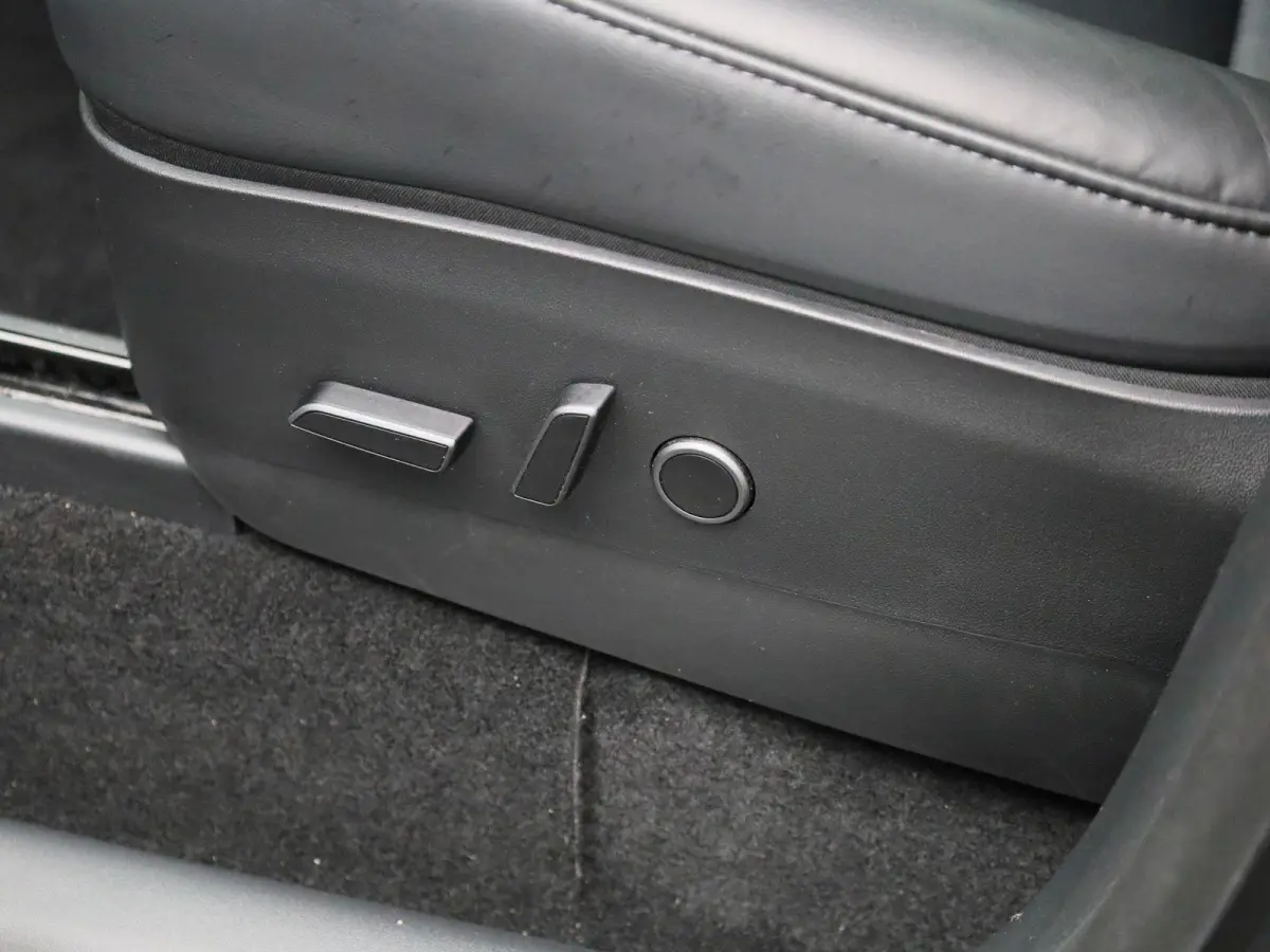 Long Range AWD 75 kWh | PANORAMADAK | APPLE CARPLAY | ANDROID AUTO | ACHTERUITRIJCAMERA | PARKEERSENSOREN | ELEKTRISCHE STOELEN | NAVGATIE | LED VERLICHTING | LICHTMETALEN VELGEN |