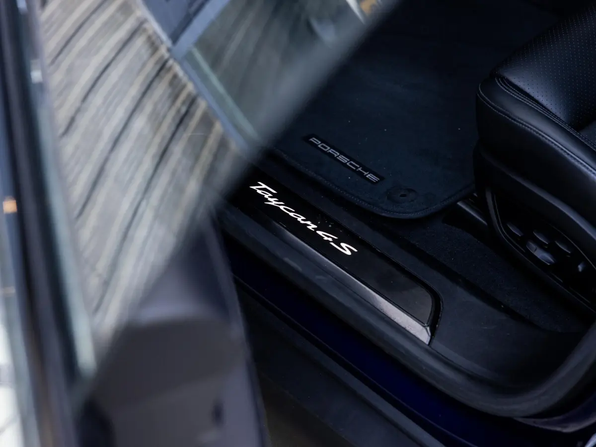 4S Performance 84 kWh | SOH 94% | SPORTCHRONO | PDLS + | PANORAMADAK | BOSE AUDIO | 18-WEG STOELEN | PASM LUCHTVERING | 360 CAMERA | KEYLESS | STOELVERWARMING VOOR EN ACHTER | BTW AUTO | GEN