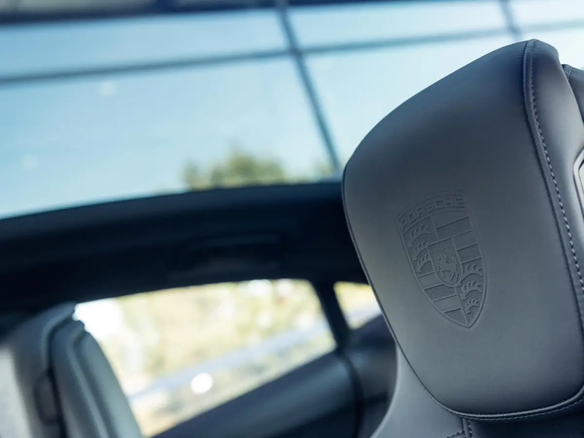 4S Performance 84 kWh | SOH 94% | SPORTCHRONO | PDLS + | PANORAMADAK | BOSE AUDIO | 18-WEG STOELEN | PASM LUCHTVERING | 360 CAMERA | KEYLESS | STOELVERWARMING VOOR EN ACHTER | BTW AUTO | GEN