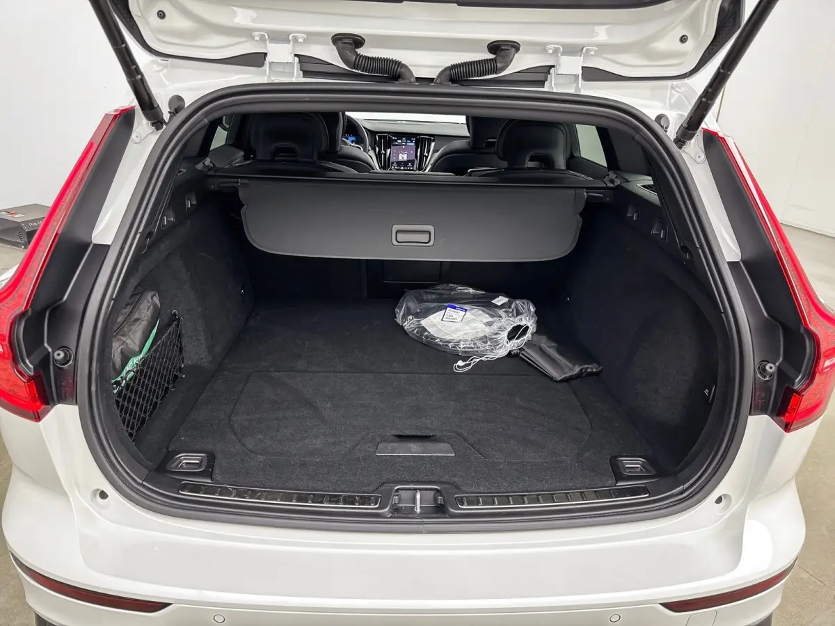 T8 Recharge Plus Dark | 18" Allseason | Trekhaak | Panoramadak | Head-Up | 360 Camera | Elektr. verst. Sportstoelen | Getint Glas