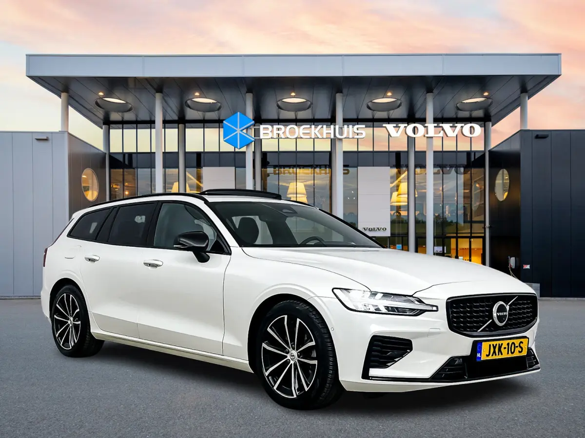 T8 Recharge Plus Dark | 18" Allseason | Trekhaak | Panoramadak | Head-Up | 360 Camera | Elektr. verst. Sportstoelen | Getint Glas