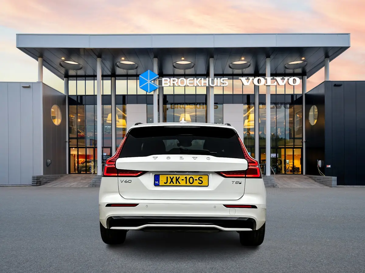 T8 Recharge Plus Dark | 18" Allseason | Trekhaak | Panoramadak | Head-Up | 360 Camera | Elektr. verst. Sportstoelen | Getint Glas