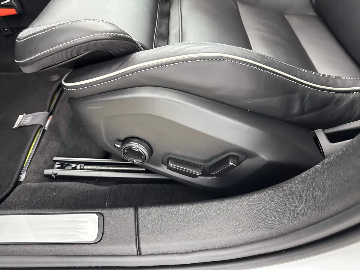 T8 Recharge Plus Dark | 18" Allseason | Trekhaak | Panoramadak | Head-Up | 360 Camera | Elektr. verst. Sportstoelen | Getint Glas