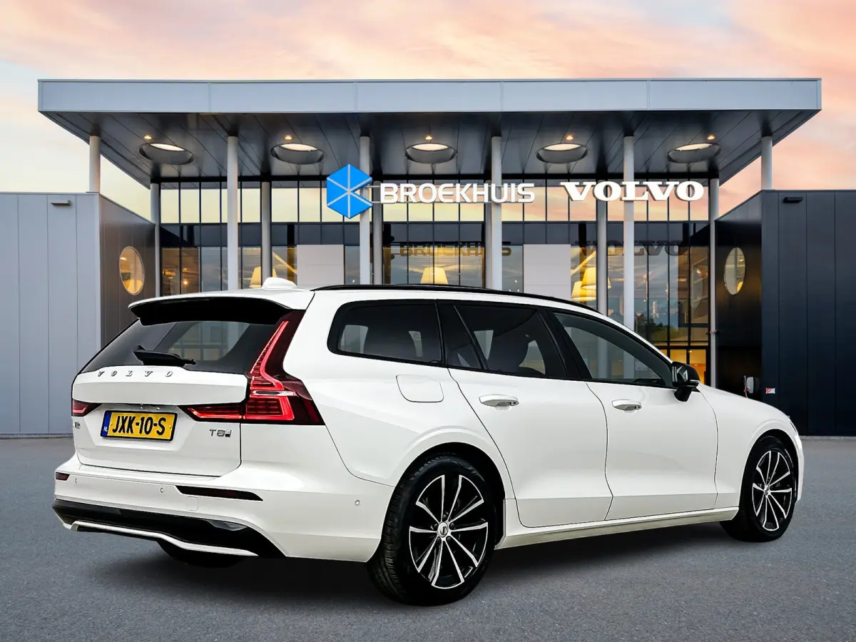 T8 Recharge Plus Dark | 18" Allseason | Trekhaak | Panoramadak | Head-Up | 360 Camera | Elektr. verst. Sportstoelen | Getint Glas