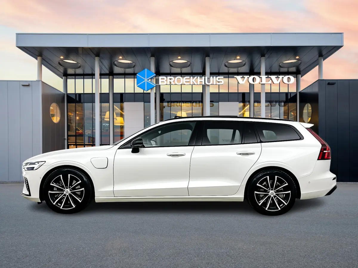 T8 Recharge Plus Dark | 18" Allseason | Trekhaak | Panoramadak | Head-Up | 360 Camera | Elektr. verst. Sportstoelen | Getint Glas