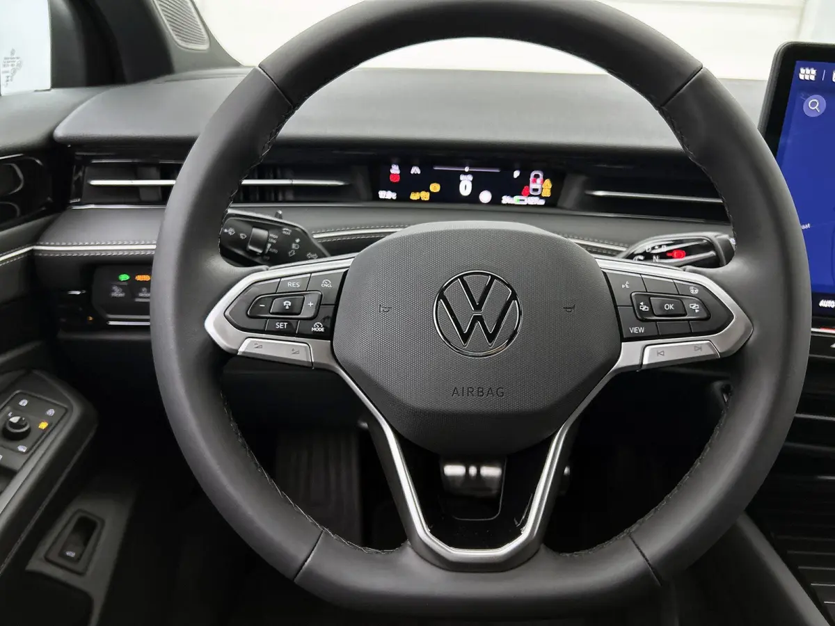 Limited Edition Plus 77 kWh 286pk | Trekhaak inklapbaar | Camera | Apple Carplay | Android Auto | Head-up display | Adaptive Cruise Control | Voorstoelen verwarmbaar | Automatische aircondit