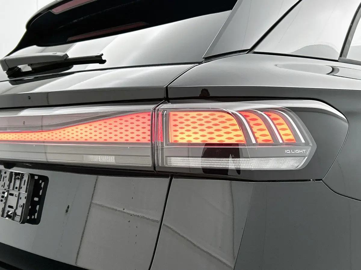 Limited Edition Plus 77 kWh 286pk | Trekhaak inklapbaar | Camera | Apple Carplay | Android Auto | Head-up display | Adaptive Cruise Control | Voorstoelen verwarmbaar | Automatische aircondit