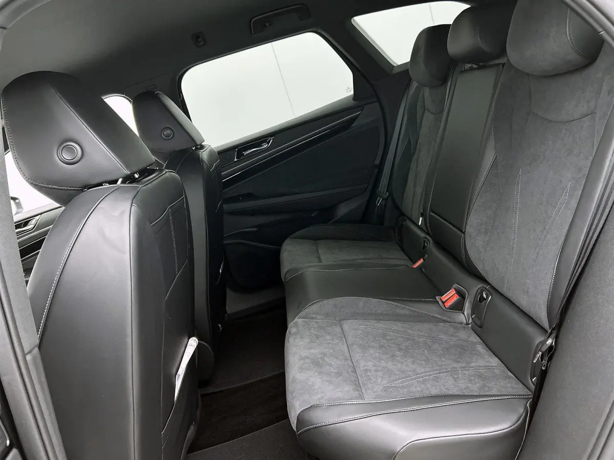 Limited Edition Plus 77 kWh 286pk | Trekhaak inklapbaar | Camera | Apple Carplay | Android Auto | Head-up display | Adaptive Cruise Control | Voorstoelen verwarmbaar | Automatische aircondit