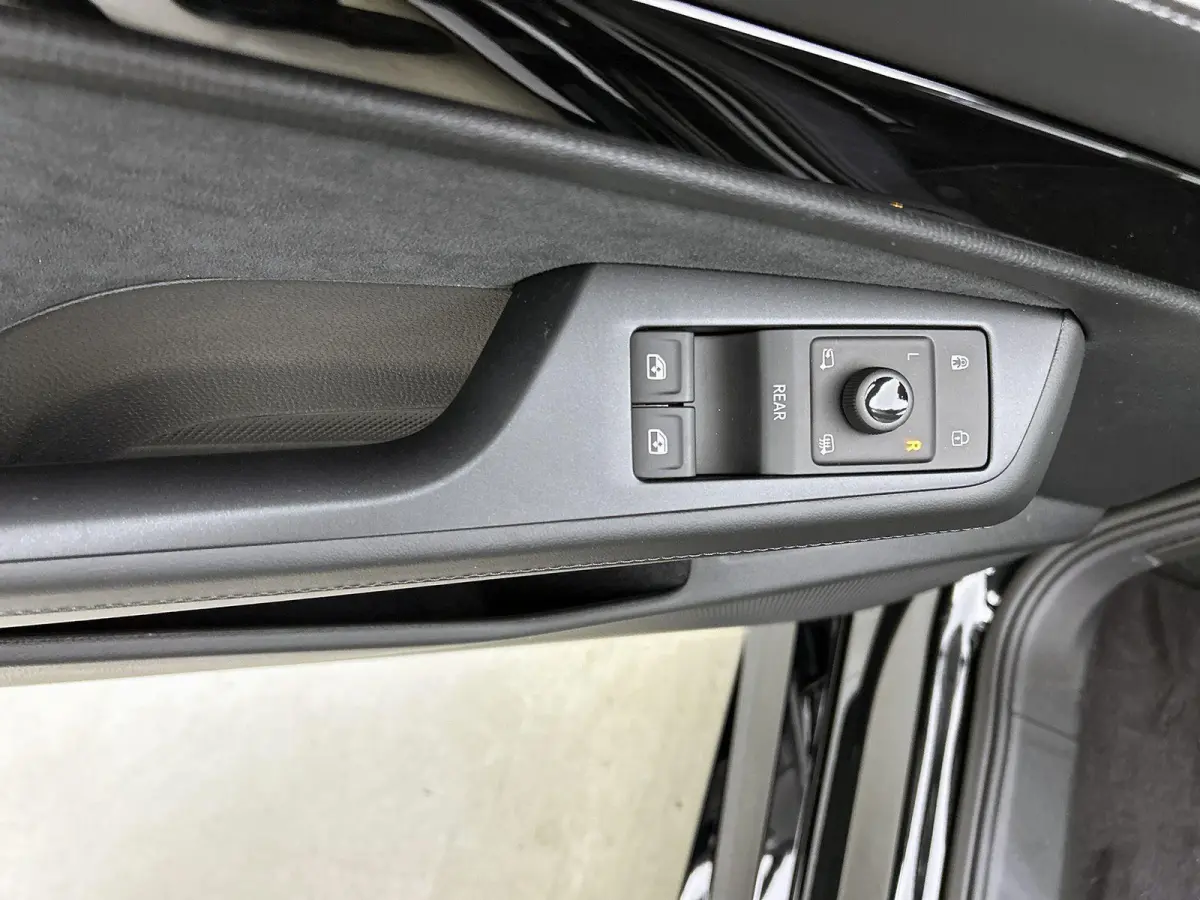 Limited Edition Plus 77 kWh 286pk | Trekhaak inklapbaar | Camera | Apple Carplay | Android Auto | Head-up display | Adaptive Cruise Control | Voorstoelen verwarmbaar | Automatische aircondit