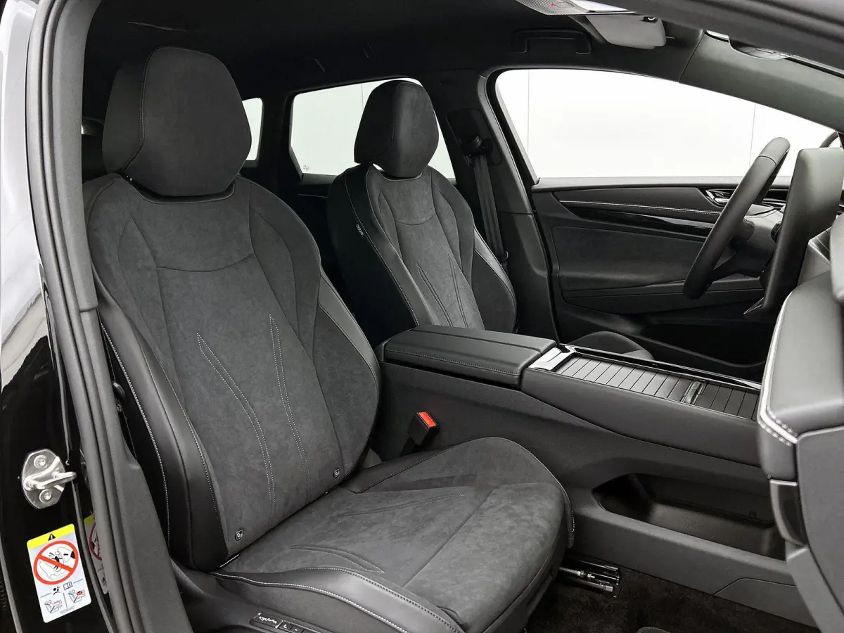 Limited Edition Plus 77 kWh 286pk | Trekhaak inklapbaar | Camera | Apple Carplay | Android Auto | Head-up display | Adaptive Cruise Control | Voorstoelen verwarmbaar | Automatische aircondit