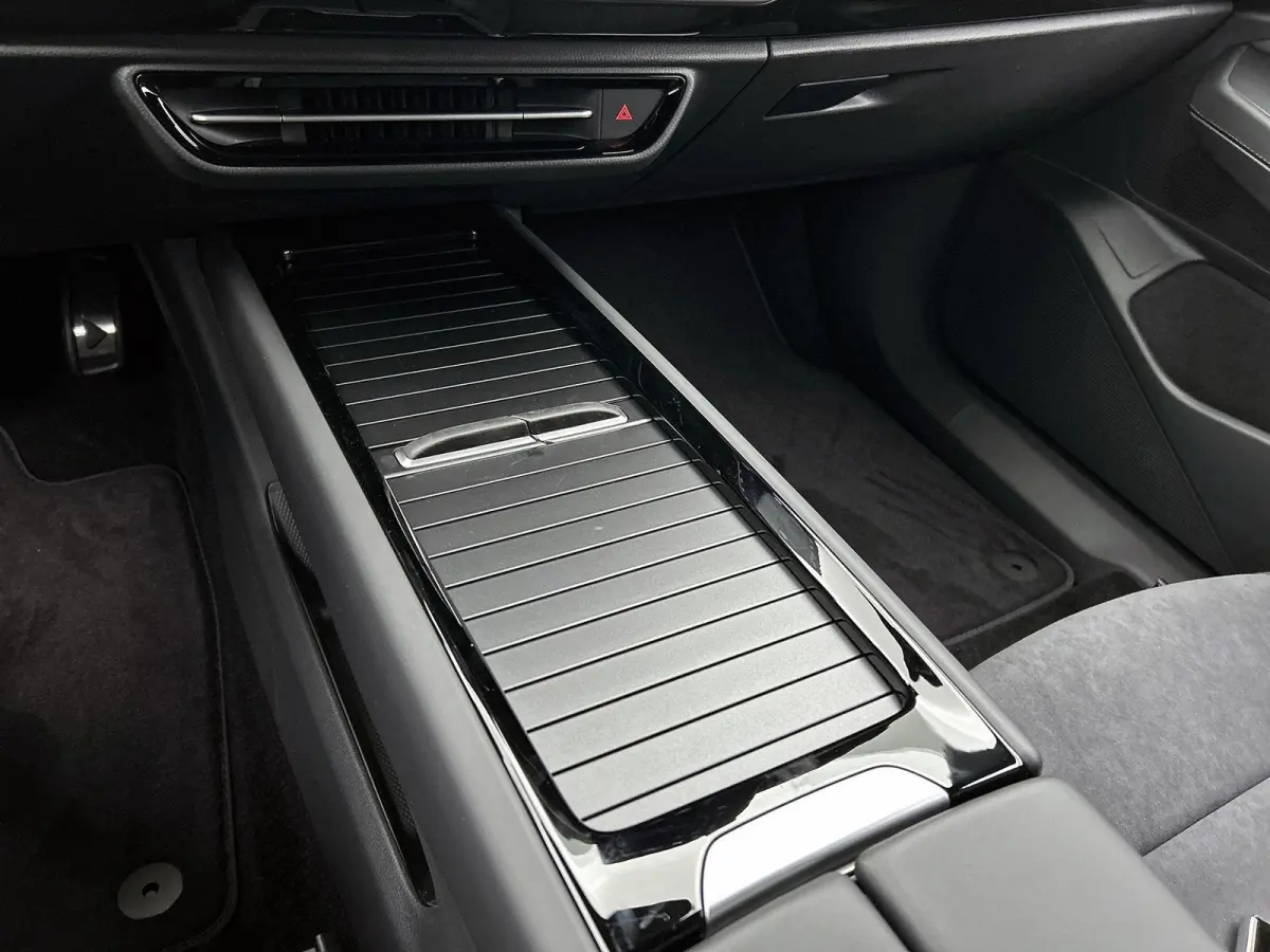 Limited Edition Plus 77 kWh 286pk | Trekhaak inklapbaar | Camera | Apple Carplay | Android Auto | Head-up display | Adaptive Cruise Control | Voorstoelen verwarmbaar | Automatische aircondit