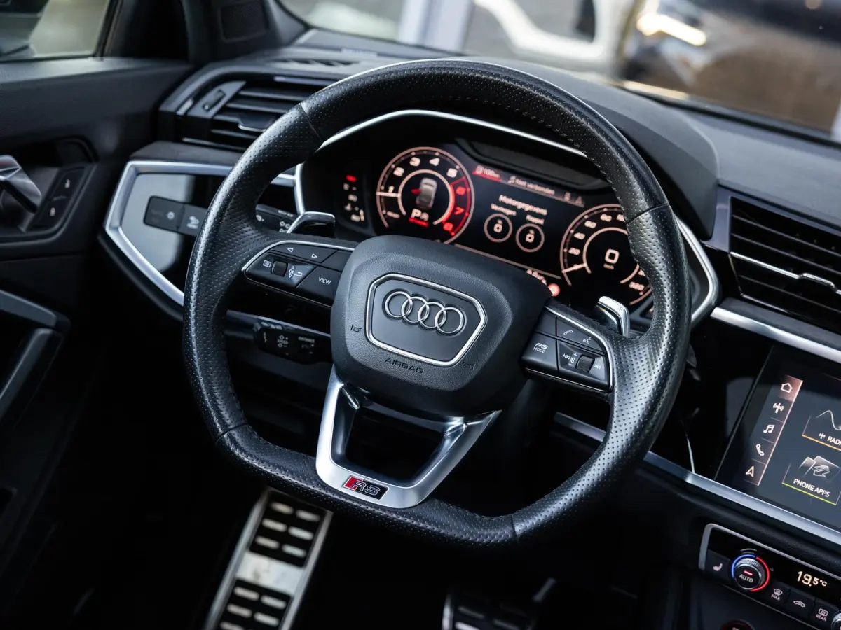 RSQ3 2.5 TFSI QUATTRO | LED MATRIX | PANORAMA/SCHUIF-KANTELDAK | 360 CAMERA | BANG & OLUFSEN | RS SPORTUITLAATSYSTEEM | ELEKTR.TREKHAAK | ELEKTR. VERSTELBARE STOELEN |