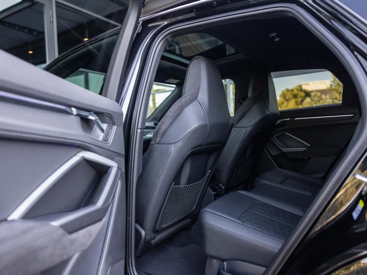 RSQ3 2.5 TFSI QUATTRO | LED MATRIX | PANORAMA/SCHUIF-KANTELDAK | 360 CAMERA | BANG & OLUFSEN | RS SPORTUITLAATSYSTEEM | ELEKTR.TREKHAAK | ELEKTR. VERSTELBARE STOELEN |