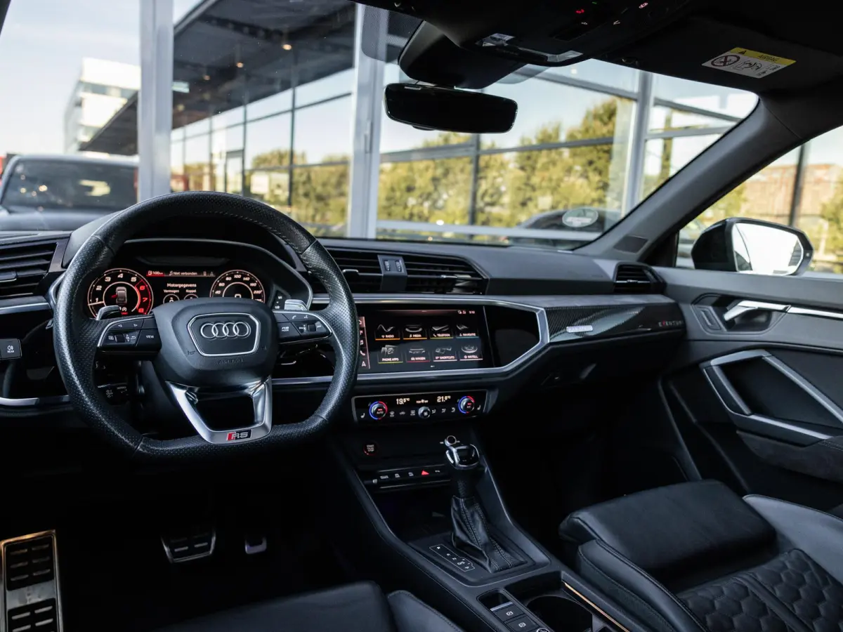 RSQ3 2.5 TFSI QUATTRO | LED MATRIX | PANORAMA/SCHUIF-KANTELDAK | 360 CAMERA | BANG & OLUFSEN | RS SPORTUITLAATSYSTEEM | ELEKTR.TREKHAAK | ELEKTR. VERSTELBARE STOELEN |