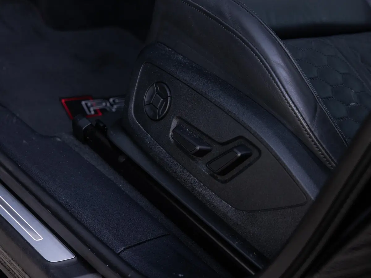 RSQ3 2.5 TFSI QUATTRO | LED MATRIX | PANORAMA/SCHUIF-KANTELDAK | 360 CAMERA | BANG & OLUFSEN | RS SPORTUITLAATSYSTEEM | ELEKTR.TREKHAAK | ELEKTR. VERSTELBARE STOELEN |